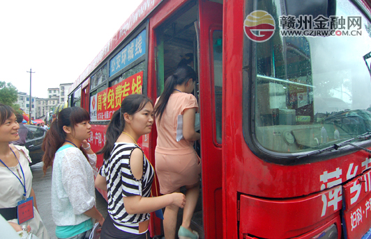 赣州银行萍乡分行助力学子高考