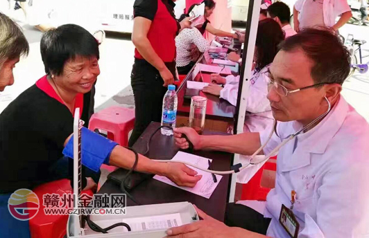 会昌人保财险健康扶贫义诊暖人心