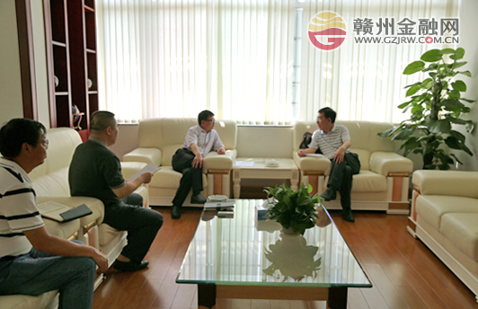 市银监分局局长彭华峰与金融研究院院长边俊杰会谈