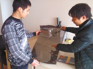 洗车工自己研究出新型太阳膜 一年赚20万元(图)