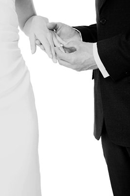 钻石涨价潮汹涌袭来 “五一”后结婚成本将增加