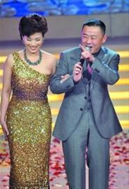 周立波夫妇理财有道 胡洁受聘乐团副理事长