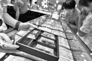 投资金条价格首破400元/克 宁波频现数百万元高位大单