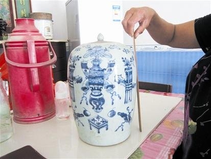 村民家传120岁的“零食罐” 原是清代青花瓷