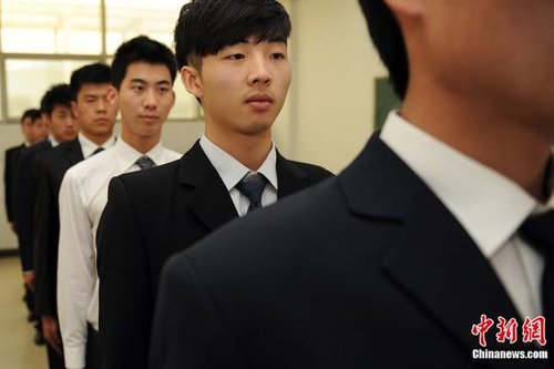 岁末现“年跳槽族”“裸跳族” 年终奖成主要原因(图)