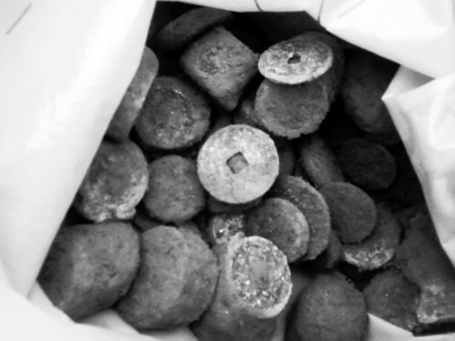 河南村落现古币引上百人抢挖：有人1天挖10多斤(图)