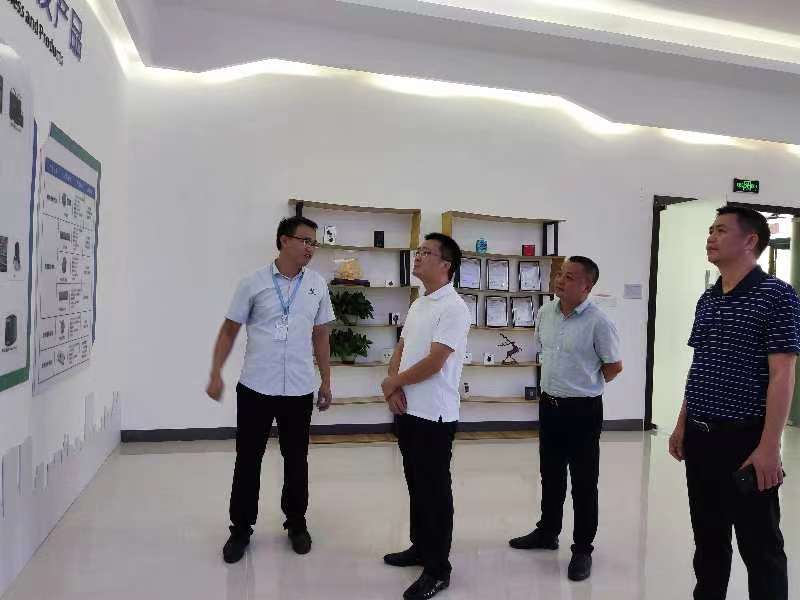 市政府金融办钟小刚一行在安远县开展普惠金改调研活动