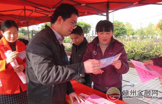 邮储银行南康支行借力春季招聘会巧打宣传牌