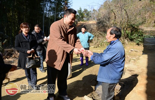 赣商村镇银行积极开展“三送”活动 温暖迎新春