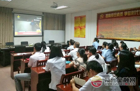 赣县邮储银行组织观看消防安全教育警示片