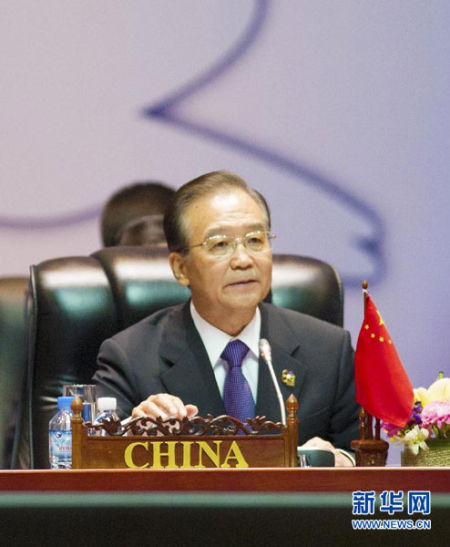 　11月5日，中国国务院总理温家宝在老挝首都万象出席第九届亚欧首脑会议第一次会议并讲话。 新华社记者 黄敬文 摄
